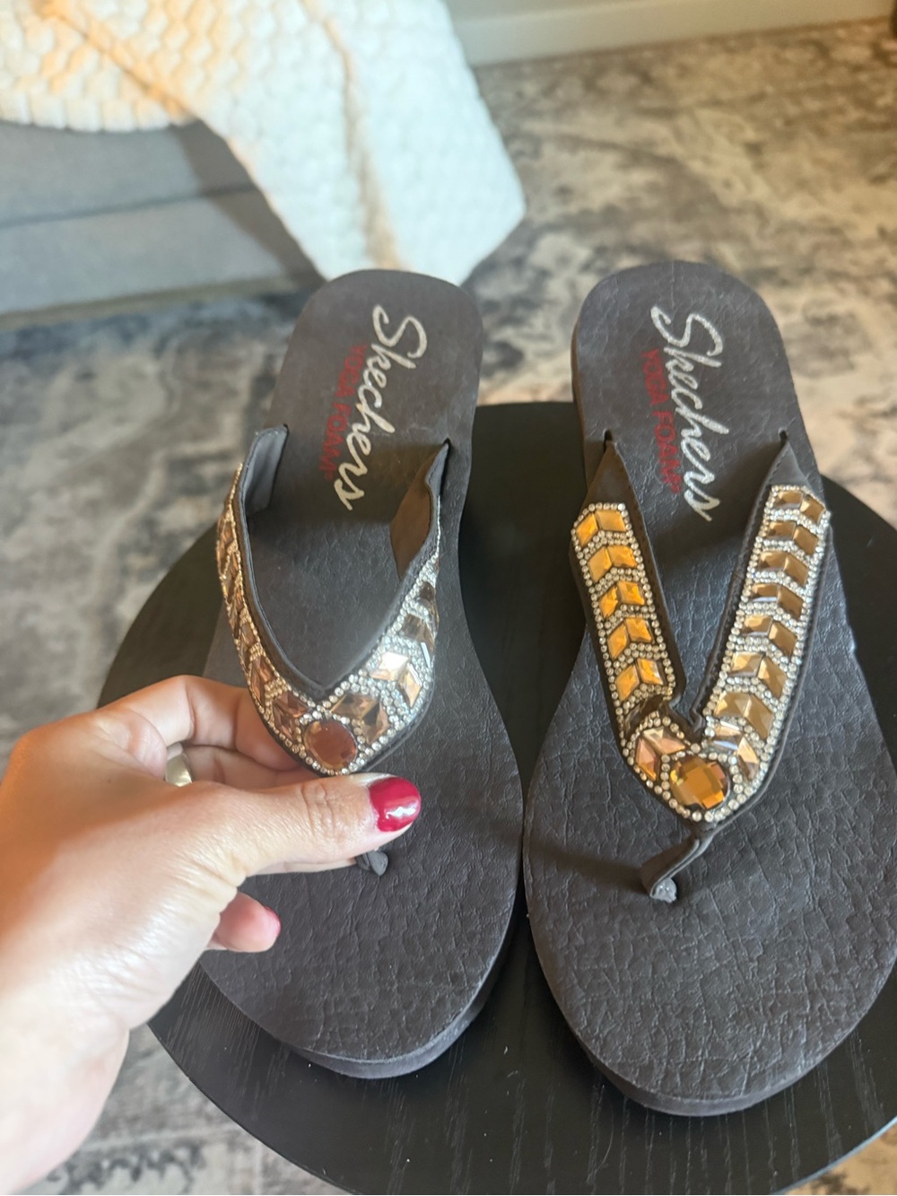 Skechers Women's Embellished Brown Flip Flop Sandals SZ 7